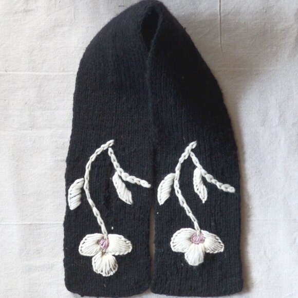 NWT Vintage Brooklyn Handknit Black Wool Scarf - Picture 2 of 10